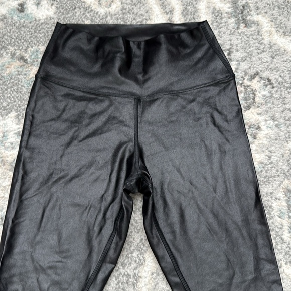 Alo Black Leggings - Picture 2 of 9